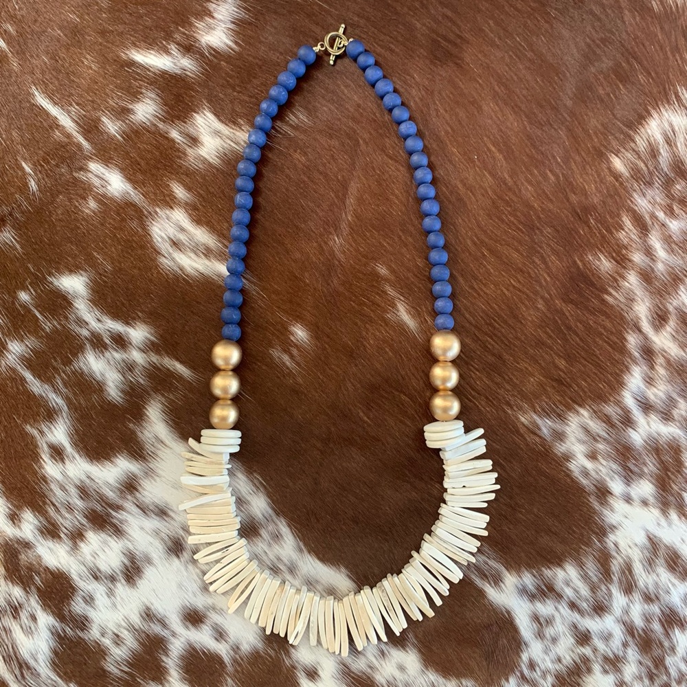 🌾 Navy & Gold Statement Necklace - Picture 4 of 5